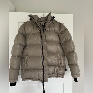 Aritzia - The Super Puff Hi-Gloss